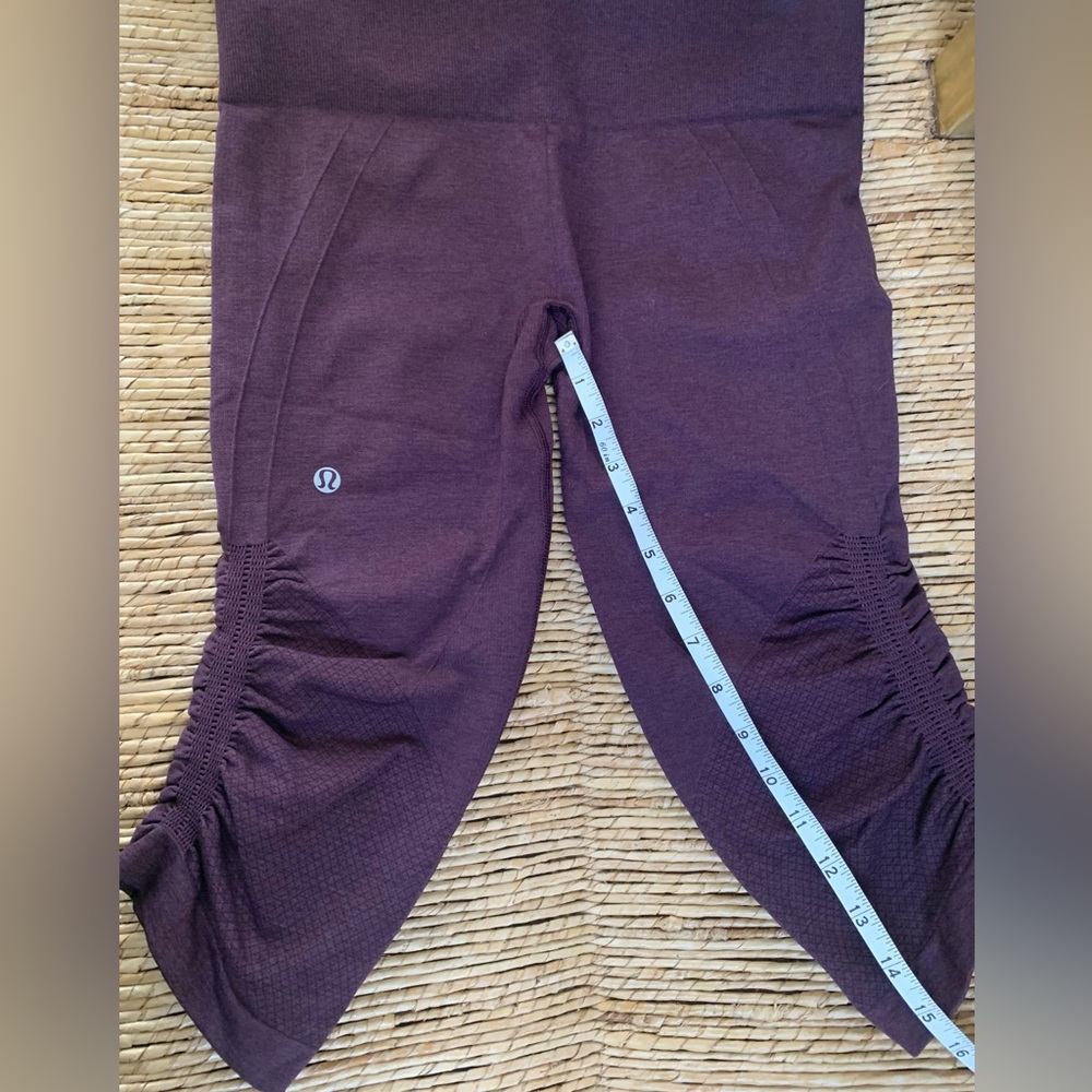 SZ 4 Lululemon Plum Wunder Under 
Capri Length 
Excellent Condition - Picture 2 of 5